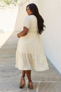 Vestido midi de manga kimono de tamaño completo para bebé de primavera de HEYSON en color crema