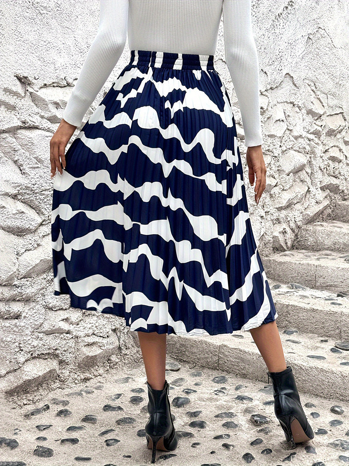 Pleated Wave Elastic Waist Skirt