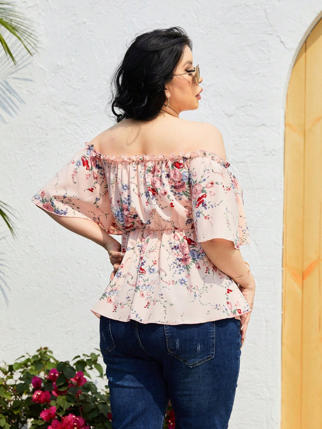 Blusa con mangas acampanadas y estampado de volantes