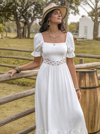 Vestido midi con cuello cuadrado y mangas con volantes