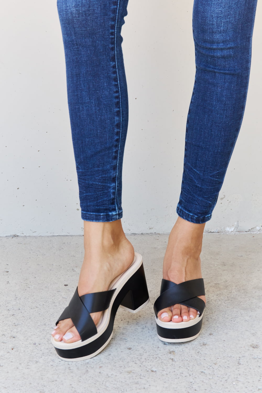 Weeboo Contrast Platform Sandals in Black