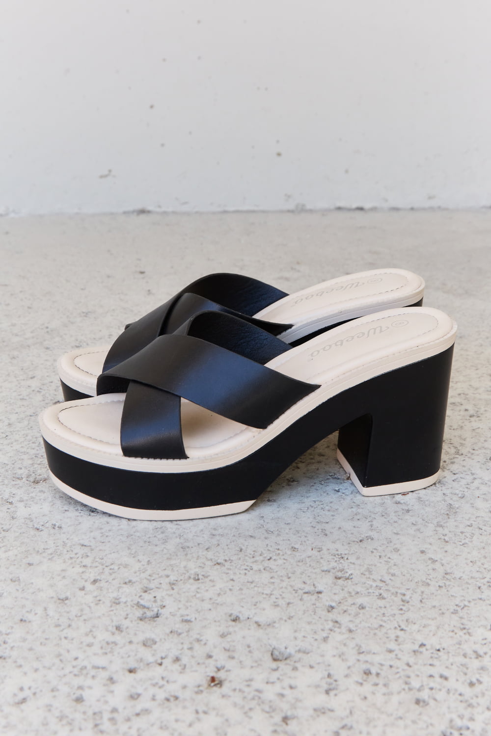 Weeboo Contrast Platform Sandals in Black