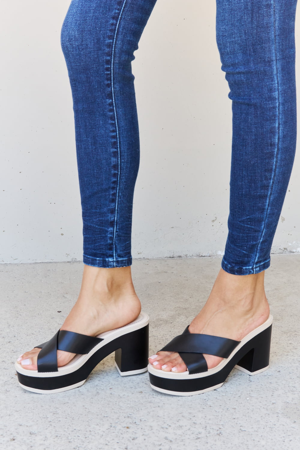 Weeboo Contrast Platform Sandals in Black