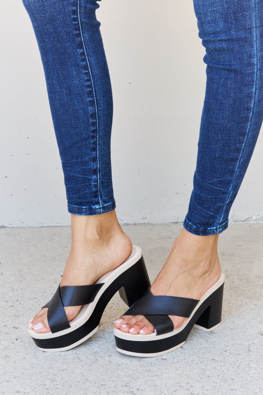 Weeboo Contrast Platform Sandals in Black