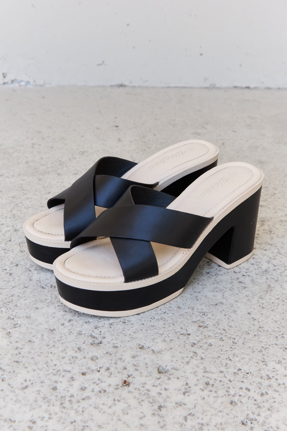 Weeboo Contrast Platform Sandals in Black